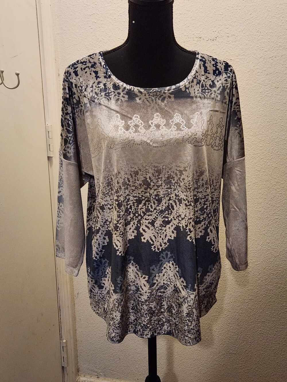 Chico's Women's Long Sleeve Scoop Neck Tunic Top